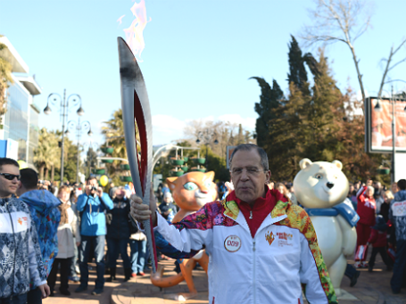 Глава МИД РФ Сергей Лавров в роли факелоносца в Сочи. Фото: РИА Новости