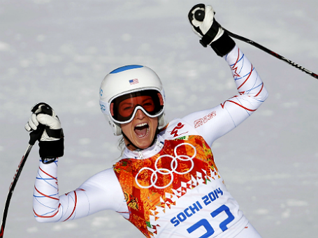 Американка Джулия Манкусо в финишной зоне этапа скоростного спуска в супер-комбинации среди женщин на зимних Олимпийских играх в Сочи. Фото: Reuters