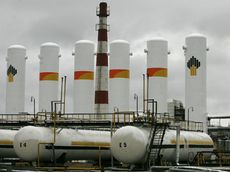 Ачинский нефтеперерабатывающий завод, принадлежащий компании «Роснефть». Фото: Reuters.