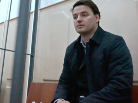 Заместитель начальника Главного управления по борьбе с экономическими преступлениями и противодействию коррупции (ГУЭБ и ПК) МВД РФ Борис Колесников в Басманном суде. Фото: РИА Новости