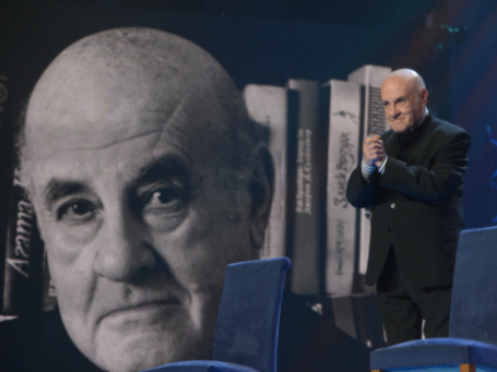 Режиссер Александр Белинский во время церемонии вручения премии «Золотая маска» в Москве 16 апреля 2013 года. Фото: РИА Новости