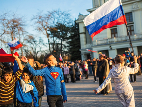 Митинг на центральной площади в Евпатории, Автономной Республике Крым. Фото: РИА Новости