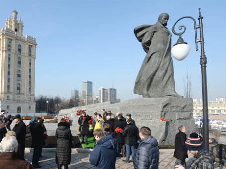 Церемония открытия памятника Тарасу Шевченко после реставрации. Фото: РИА Новости