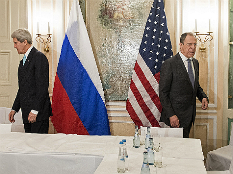 Госсекретарь США Джон Керри (слева) и глава российского МИДа Сергей Лавров. (справа) Фото: Reuters.