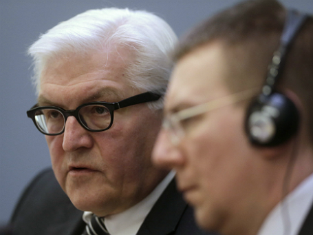 Глава МИД Германии Франк-Вальтер Штайнмайер (слева) и его латвийский коллега Эдгарс Ринкевикс (справа). Фото: Reuters