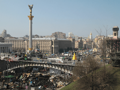 Неубранные баррикады на Майдане Незалежности (площади Независимости) в Киеве 23 марта 2014 года. Фото: РИА Новости.