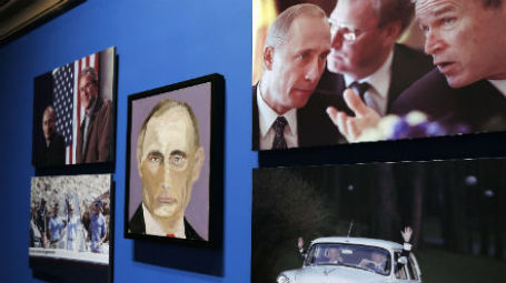 Портрет Владимира Путина кисти Джорджа Буша. Фото: Reuters