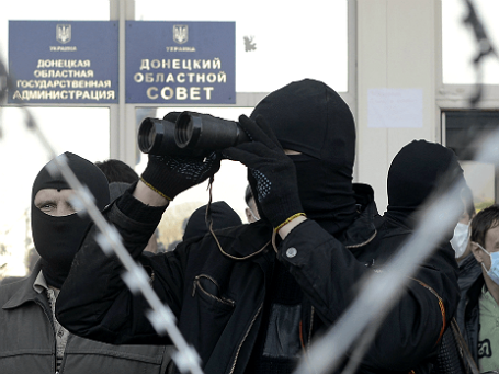 Демонстранты у здания Донецкой областной администрации