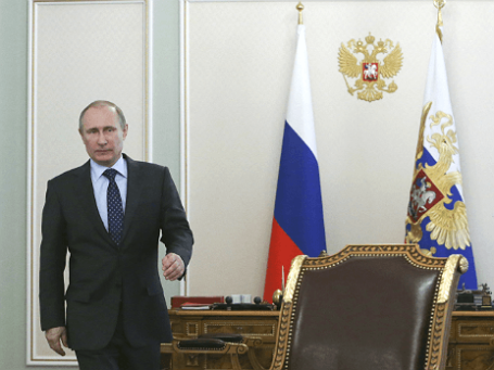Президент России Владимир Путин перед встречей с кабинетом министров, 9 апреля 2014 года
