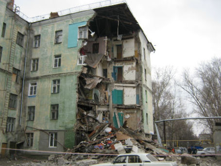 Угол дома обрушился в Нижнем Новгороде. 15 апреля 2014 года. Фото: ГУ МЧС РФ по Нижегородской области