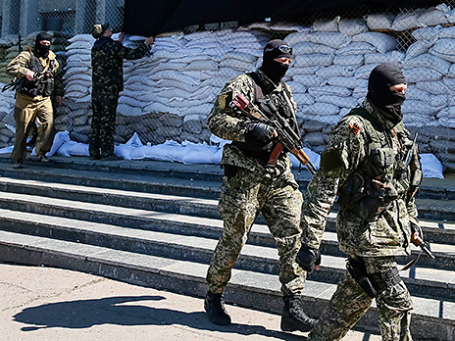 Пророссийски настроенные демонстранты в Славянске