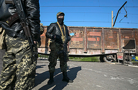 Пророссийские активисты в Славянске, 6 мая 2014.