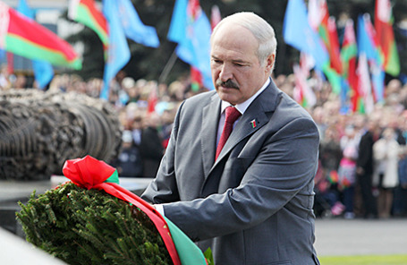 Президент Белоруссии Александр Лукашенко во время торжественных мероприятий в честь Дня Победы, 9 мая 2014.