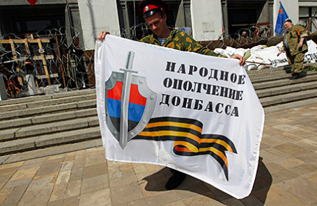 Пророссийские активисты в Луганске.