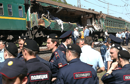 На месте столкновения пассажирского и грузового поездов на перегоне между станциями Бекасово и Наро-Фоминск в Наро-Фоминском районе.