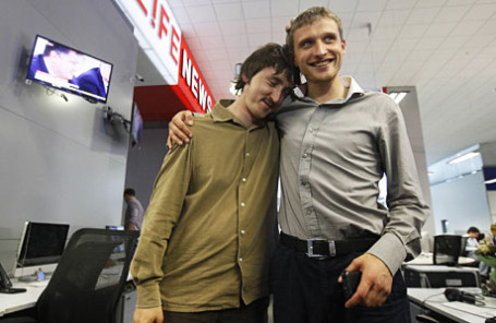 Пресс-конференция освобожденных журналистов LifeNews Марата Сайченко(слева) и Олега Сидякина, которые ранее были задержаны на Украине.