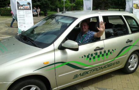 Автомобиль El Lada на автопробеге в Анапе.