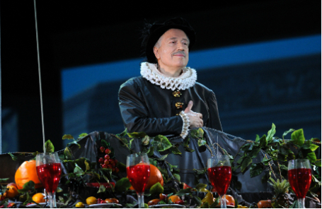 Телеведущий, музыкальный критик Святослав Бэлза на вечере 