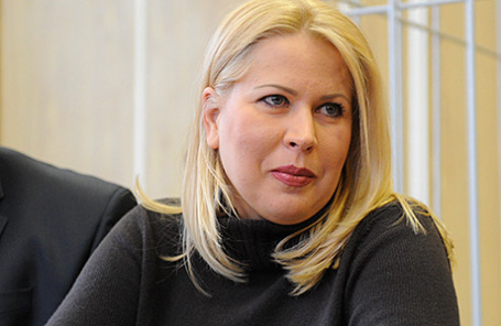 Порно экранда пайда болады және кетпейді. Терезеден бір қыз мастурбация жасап жатыр