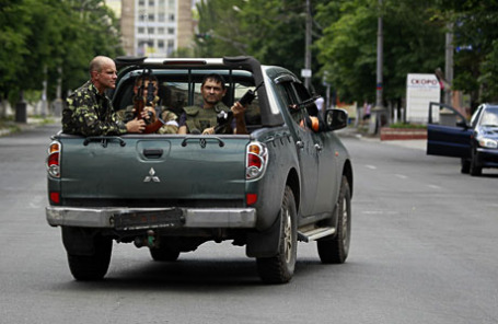 Украинские войска в восточном портовом городе Мариуполь.