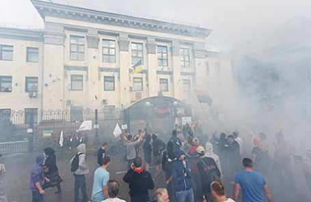 Акция протеста у посольства России в Киеве.