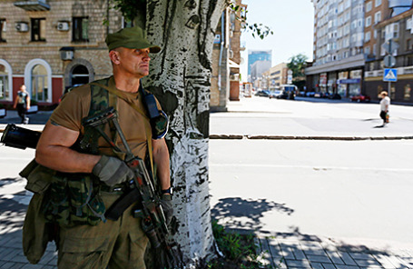Ополченец в Донецке.
