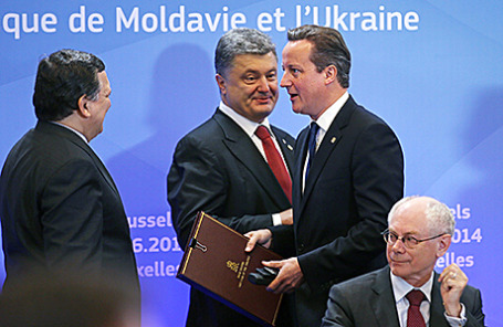 Председатель Еврокомиссии Жозе Мануэл Баррозу, президент Украины Петр Порошенко, премьер-министр Великобритании Дэвид Кэмерон и председатель Европейского Совета Херман ван Ромпей (слева направо).