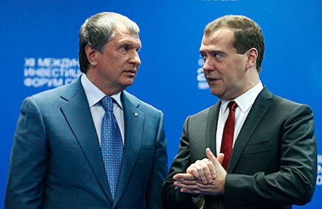Глава «Роснефти» Игорь Сечин и премьер-министр РФ Дмитрий Медведев.