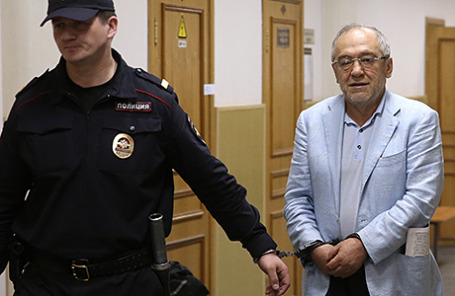 Избрание меры пресечения предпринимателю Л.Айрапетяну, подозреваемому в растрате и отмывании денежных средств. Москва, 17 июля 2014.