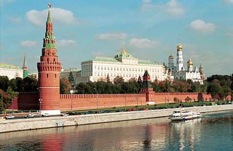 Вид на Кремль и Кремлевскую набережную.