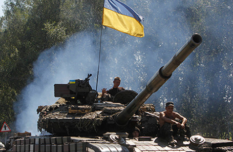Танк украинских военных в Донецкой области.