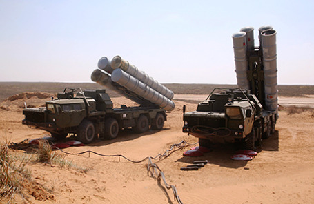 Зенитно-ракетные комплексы С-300 во время крупномасштабных учений Военно-воздушных сил и войск противовоздушной обороны России.
