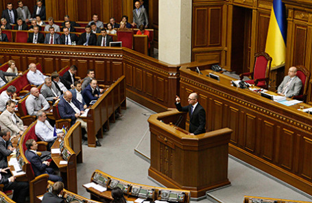 Исполняющий обязанности премьер-министра Украины Арсений Яценюк в Раде.