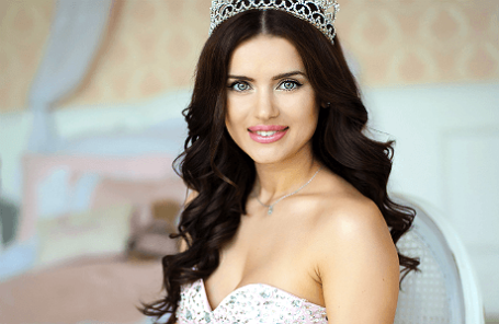 Победительница конкурса «Миссис Мира 2014» Юлия Ионина.