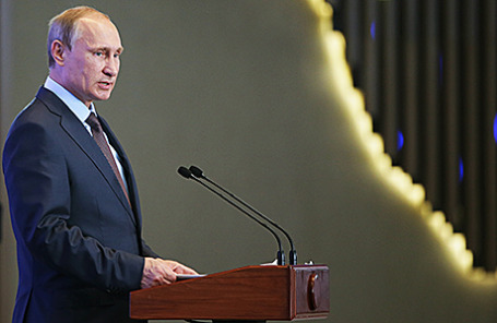 Президент России Владимир Путин во время выступления перед членами фракций политических партий Государственной думы РФ и федеральными министрами. Ялта, 14 августа 2014.