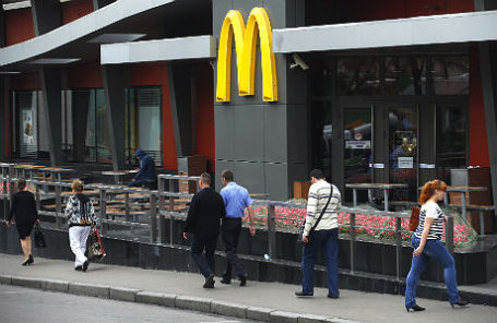 Ресторан быстрого питания McDonald’s на Большой Бронной улице.