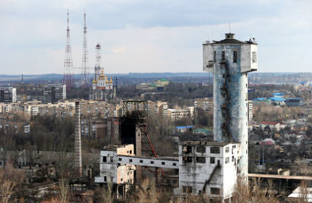 Вид на шахту им. М. Горького в Донецке.