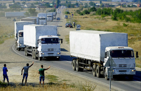 Грузовики гуманитарного конвоя для жителей юго-востока Украины.
