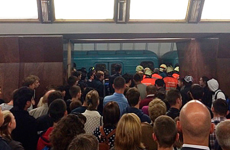 Пассажиры на станции метро «Дмитровская».