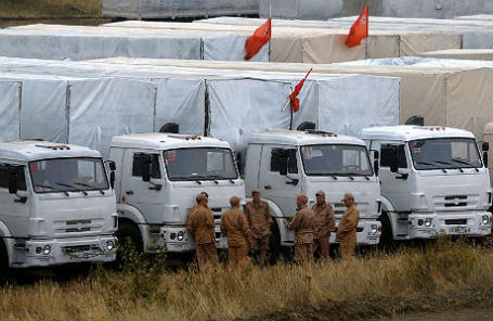 Грузовики гуманитарного конвоя для жителей юго-востока Украины.