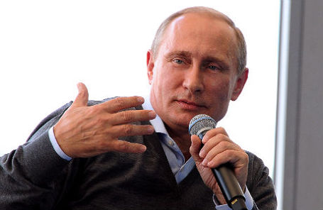 Президент России Владимир Путин во время выступления на встрече с участниками десятого Всероссийского молодежного форума «Селигер-2014».