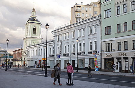 Обновленная улица Покровка в Москве.