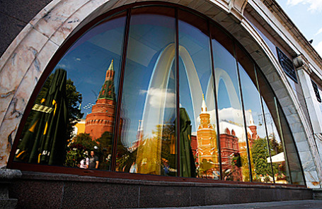 Реторан быстрого питания McDonald’s на Манежной площади в Москве.
