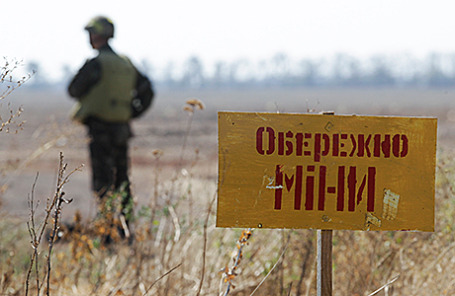 Украинский военнослужащий в Мариуполе.