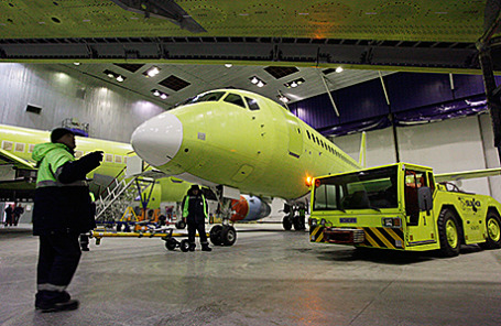 Сборка самолета Sukhoi Superjet 100 в Ульяновске.