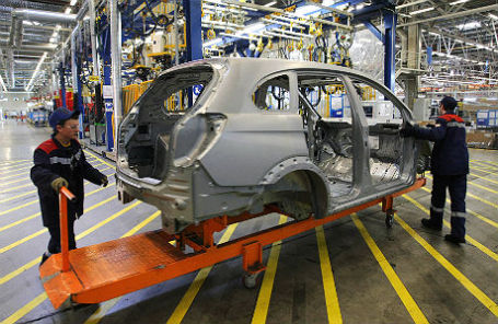 Линия сборки автомобиля Opel на заводе «Дженерал Моторз Авто» в Ленинградской области.
