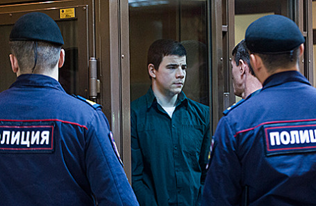 Один из руководителей экстремистской организации «Борн» Никита Тихонов во время рассмотрения уголовного дела в Мосгорсуде.