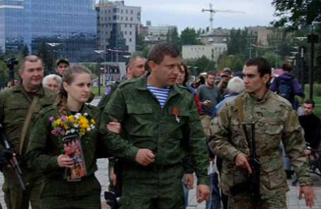 Премьер-министр ДНР Александр Захарченко (в центре).