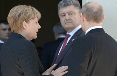 Канцлер Германии Ангела Меркель, президент Украины Петр Порошенко и президент РФ Владимир Путин (слева направо)