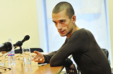 Художник-акционист Петр Павленский.